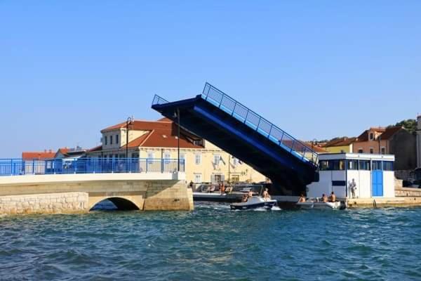 House " Bond " Villa Tisno Exterior photo